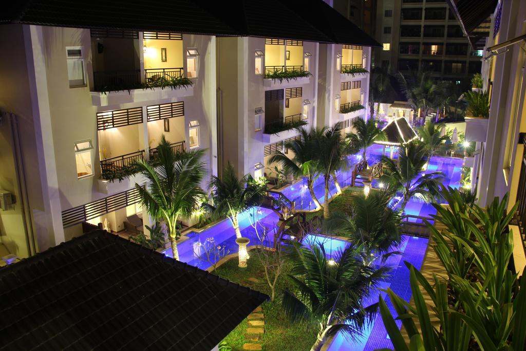 Bali Hotel Phnom Penh Bagian luar foto