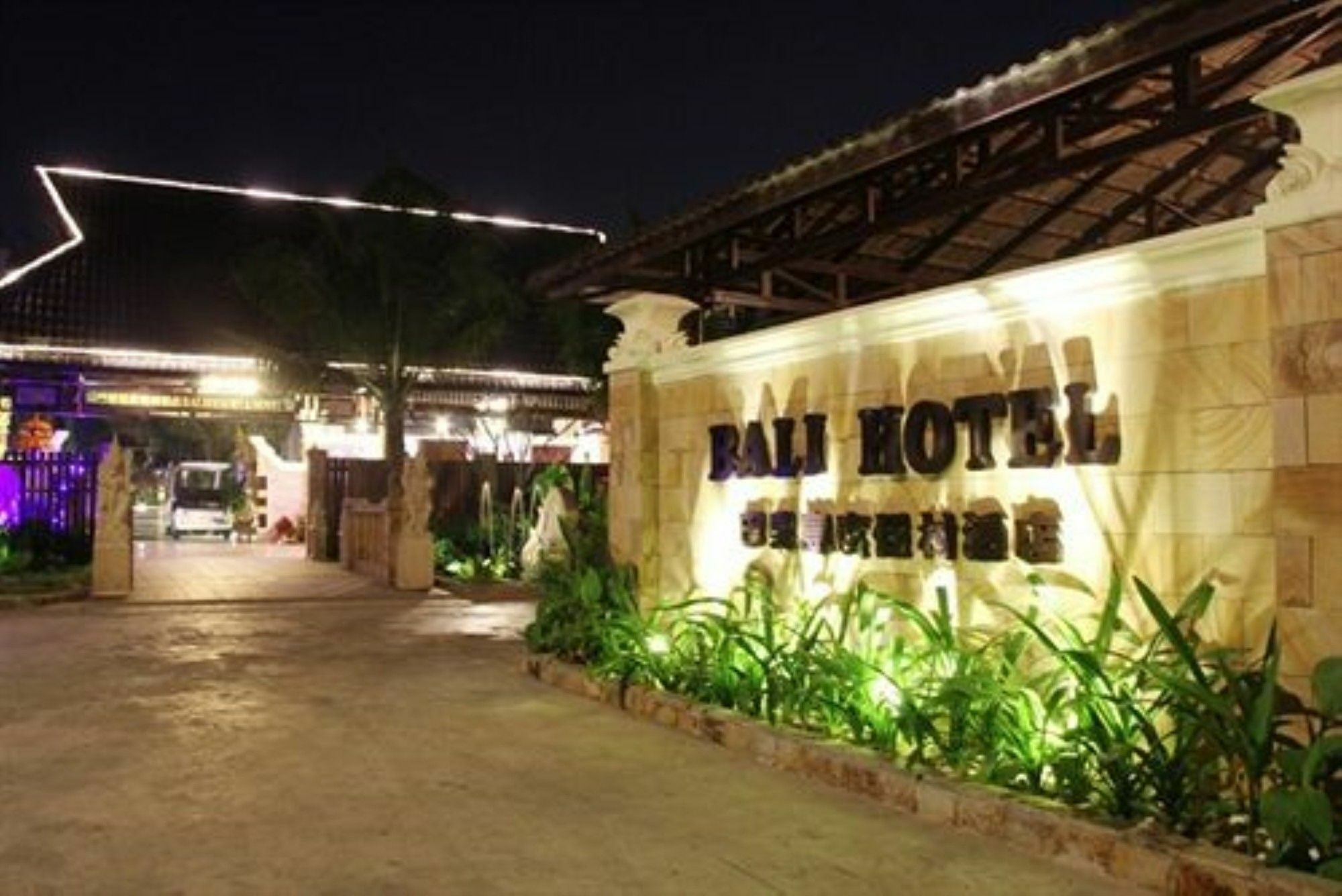 Bali Hotel Phnom Penh Bagian luar foto