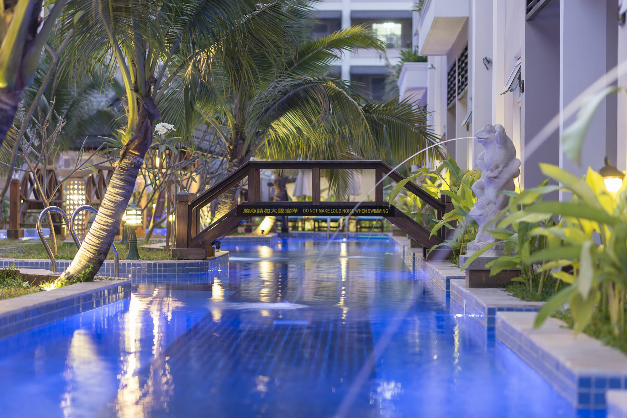 Bali Hotel Phnom Penh Bagian luar foto