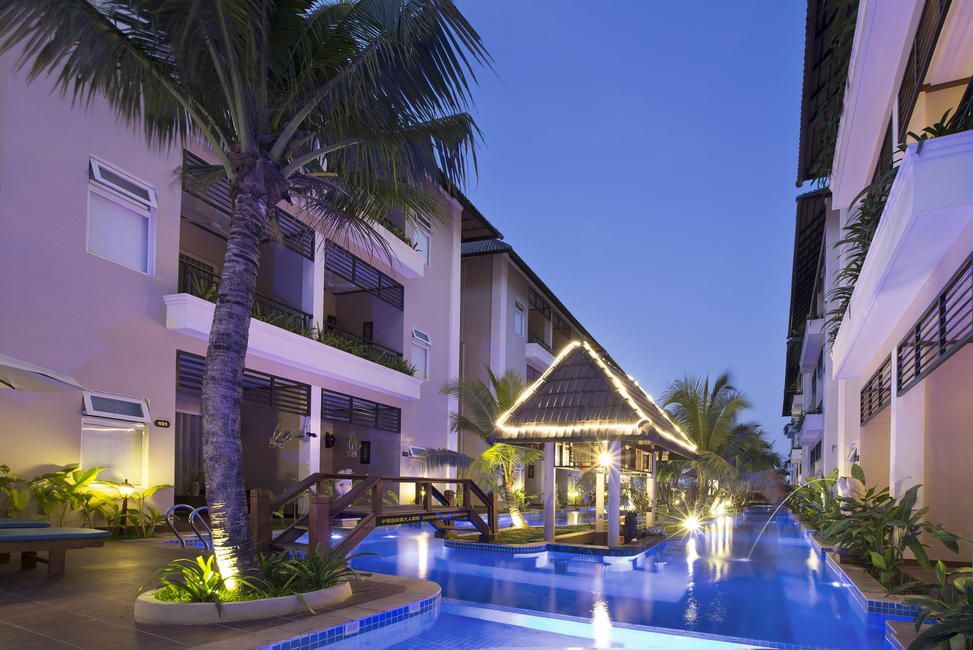 Bali Hotel Phnom Penh Bagian luar foto