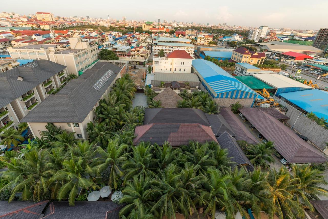 Bali Hotel Phnom Penh Bagian luar foto